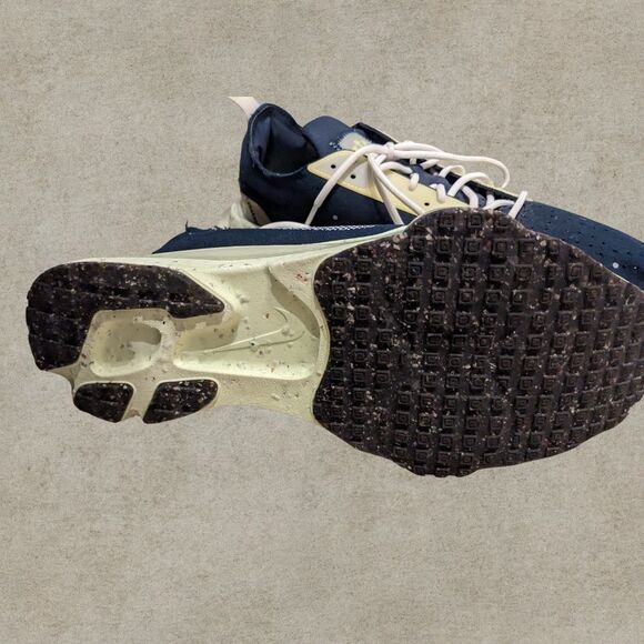 Athletic_Shoes